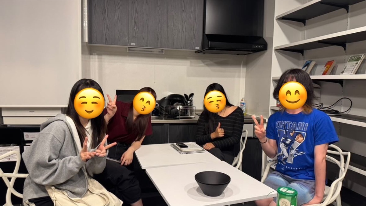 U Shareの共用スペースでのJapan Clubの集まり
